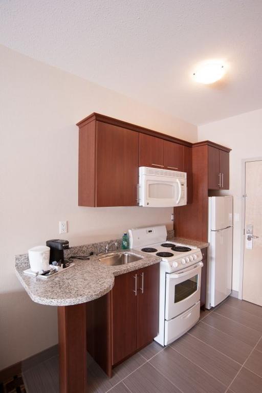 Western Star Inn & Suites Stoughton מראה חיצוני תמונה